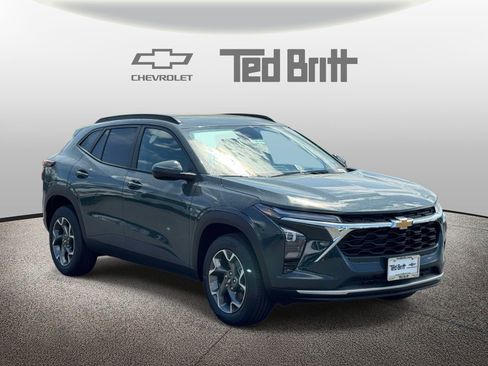 New 2026 Chevrolet Trax LT w/ Sunroof Package FWD image 3