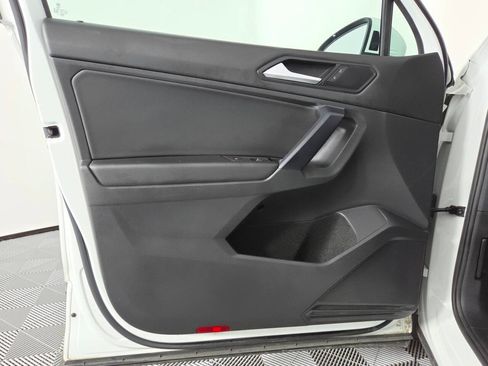 Used 2021 Volkswagen Tiguan SE w/ Panoramic Sunroof Package AWD/4WD image 13