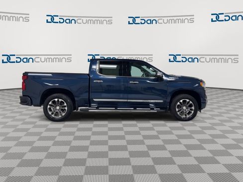 Used 2023 Chevrolet Silverado 1500 High Country w/ Z71 Off-Road Package AWD/4WD image 9