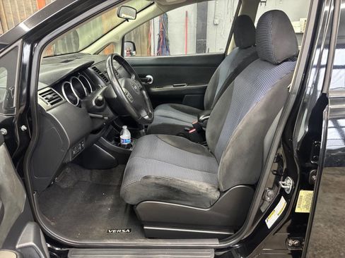 Used 2011 Nissan Versa Hatchback w/ Premium Pkg FWD image 12