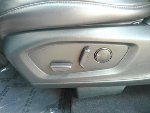 Used 2023 Ford Explorer XLT w/ Equipment Group 202A RWD image 17