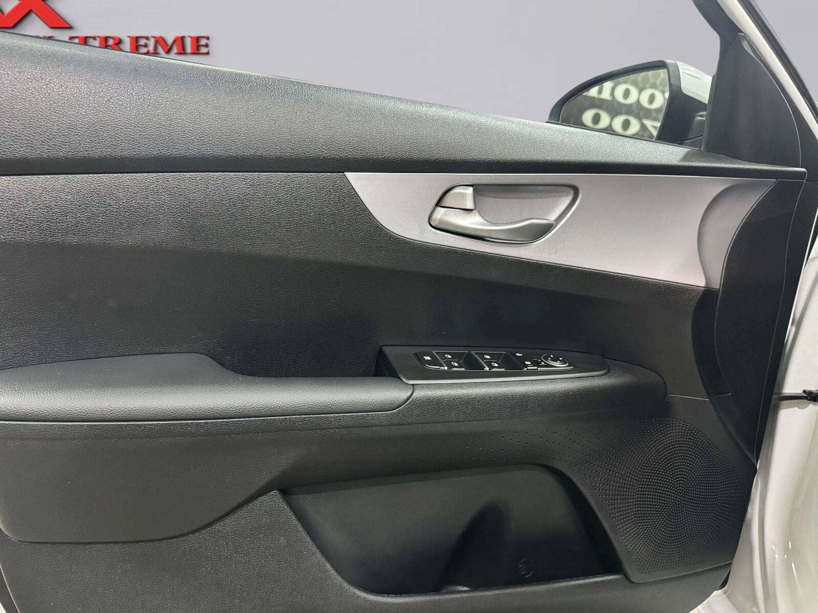 Used 2024 Kia Forte LXS FWD image 27