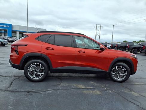 Used 2024 Chevrolet Trax LT w/ Driver Confidence Package FWD image 29