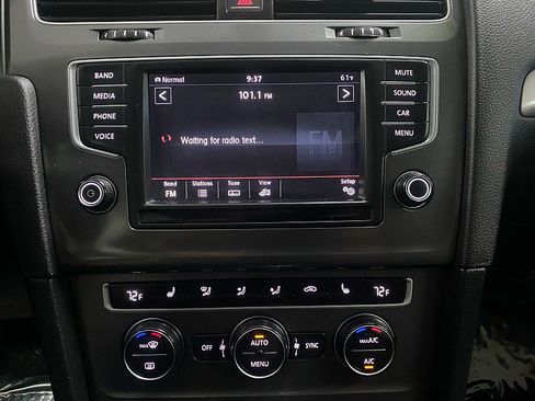 Used 2016 Volkswagen e-Golf SE w/ DC Fast Charging Package image 19