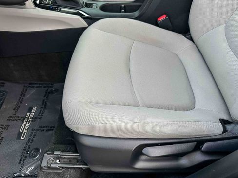 Used 2023 Toyota Corolla Cross LE FWD image 15