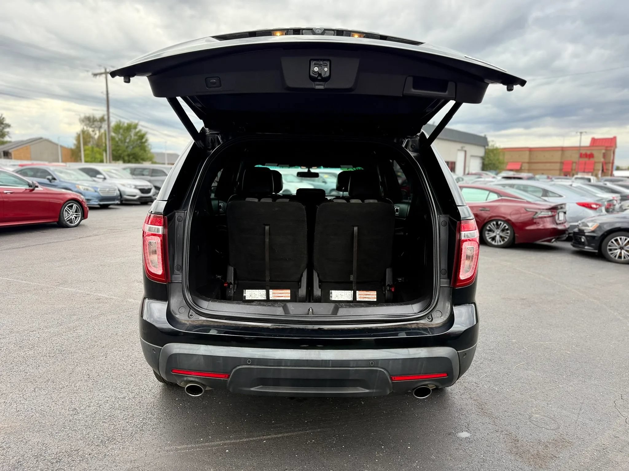 Used 2015 Ford Explorer XLT w/ Equipment Group 202B FWD image 5