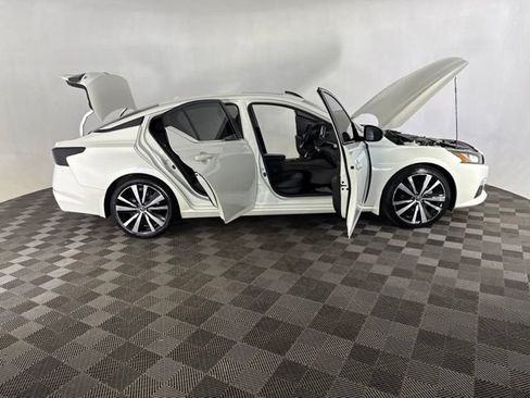 Used 2020 Nissan Altima 2.5 SR w/ Premium Package FWD image 16