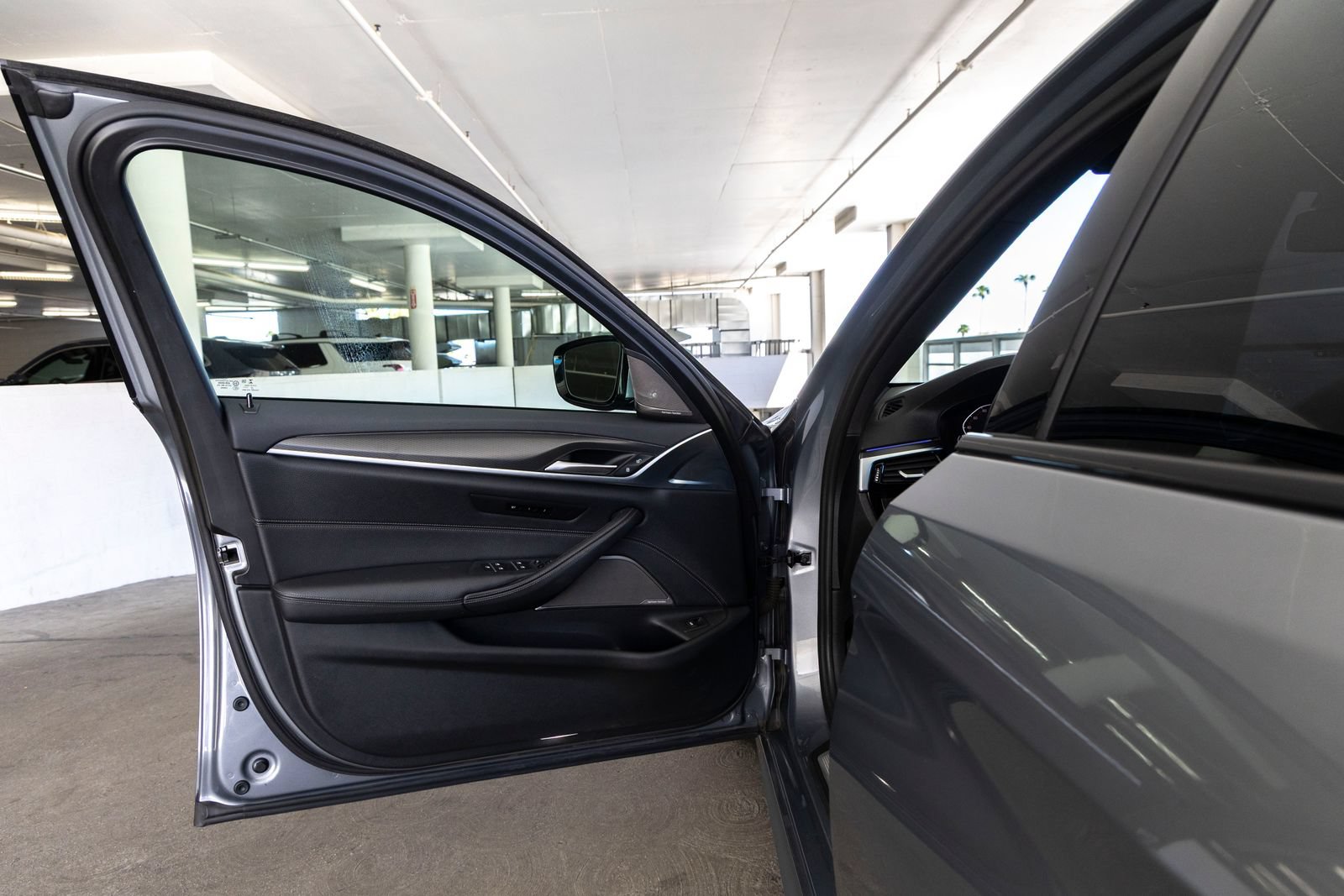 Used 2023 BMW 540i w/ M Sport Package RWD image 11