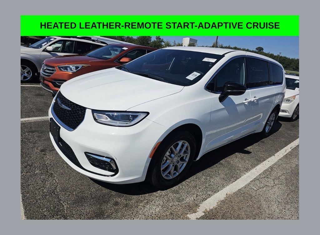 Used 2026 Chrysler Pacifica Select FWD image 1