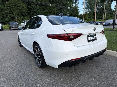 Used 2023 Alfa Romeo Giulia Veloce AWD/4WD image 6