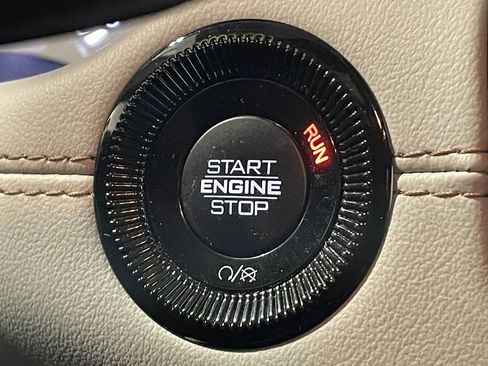 Used 2023 Jeep Compass Limited image 28