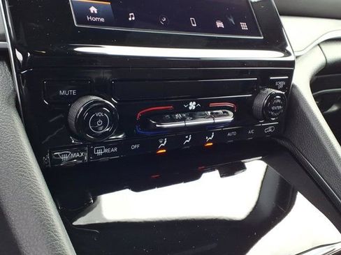 New 2026 Jeep Grand Cherokee Laredo AWD/4WD image 9