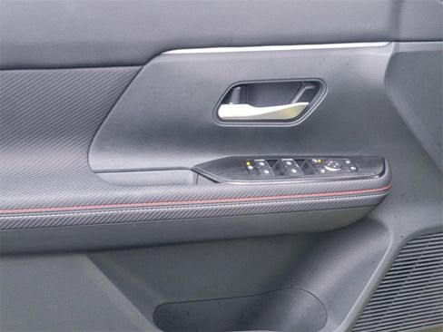 Certified 2025 Nissan Kicks SR image 8