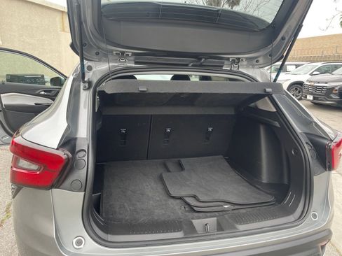 Used 2025 Chevrolet Trax LT image 31