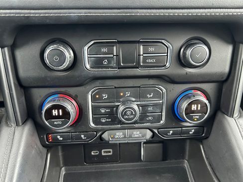 Used 2021 Chevrolet Tahoe Z71 w/ Z71 Signature Package image 15