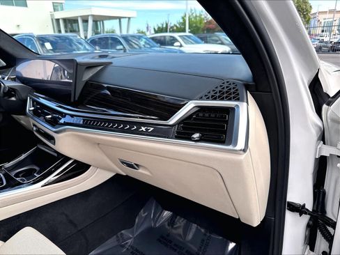 Used 2023 BMW X7 xDrive40i w/ Executive Package AWD/4WD image 30