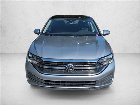 Used 2023 Volkswagen Jetta SE FWD image 2