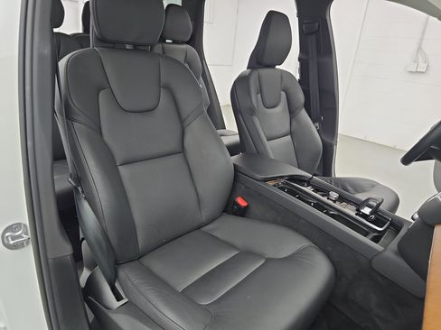 Used 2023 Volvo XC90 B5 Plus w/ Protection Package AWD/4WD image 10