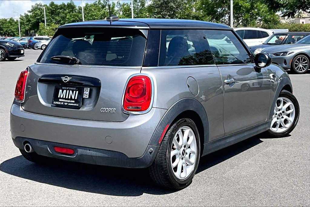 Used 2019 MINI Cooper 2-Door Hardtop w/ Signature Upholstery Package FWD image 10