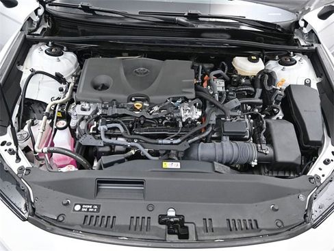 Used 2025 Toyota Camry SE w/ Convenience Package image 10