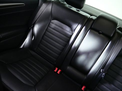 Used 2013 Ford Fusion SE FWD image 12