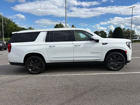 Used 2024 GMC Yukon XL Denali AWD/4WD image 2
