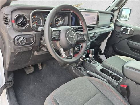 Used 2025 Jeep Wrangler Unlimited Rubicon AWD/4WD image 6