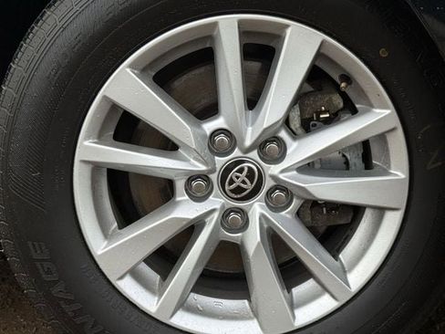 Used 2025 Toyota Camry LE image 10