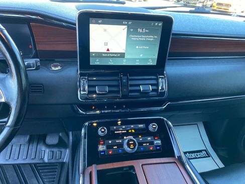 Used 2021 Lincoln Navigator L Reserve w/ Luxury Package AWD/4WD image 12