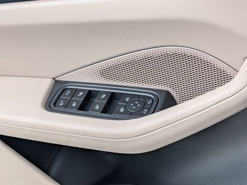 New 2026 Porsche Macan Electric RWD image 18