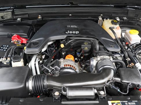 Used 2020 Jeep Wrangler Unlimited Sahara w/ Uconnect 4C Nav & Sound Group AWD/4WD image 29