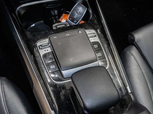 Used 2020 Mercedes-Benz GLB 250 4MATIC image 20