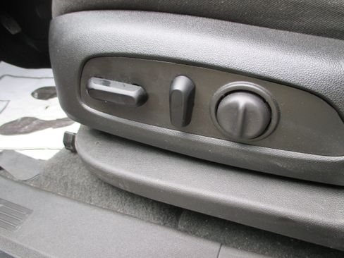 Used 2024 Chevrolet Equinox LT FWD image 16