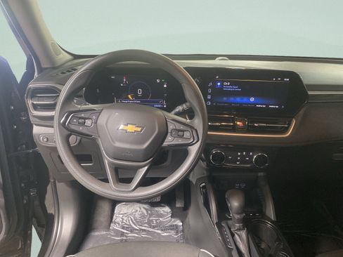 Used 2025 Chevrolet TrailBlazer LT AWD/4WD image 17