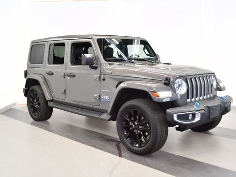 Used 2023 Jeep Wrangler Unlimited Sahara w/ Cold Weather Group AWD/4WD image 2