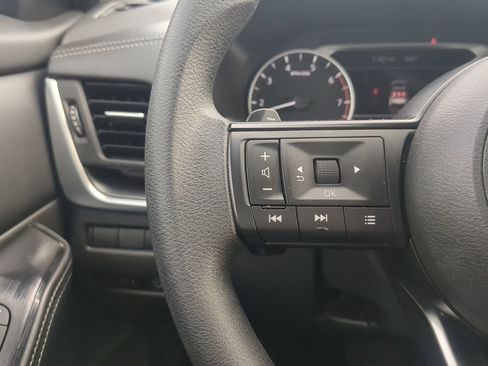 Used 2024 Nissan Rogue SV image 19