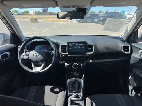 Used 2025 Hyundai Venue SEL FWD image 15