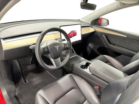 Certified 2023 Tesla Model Y AWD image 9