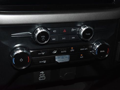 Used 2025 Ford F150 XLT w/ Equipment Group 301A Standard image 12