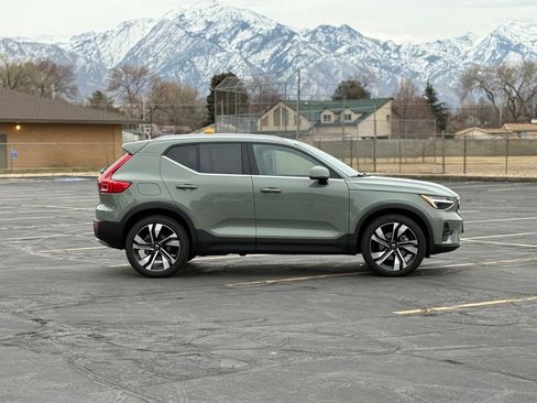 Used 2023 Volvo XC40 B5 Ultimate w/ Protection Package Premier image 4