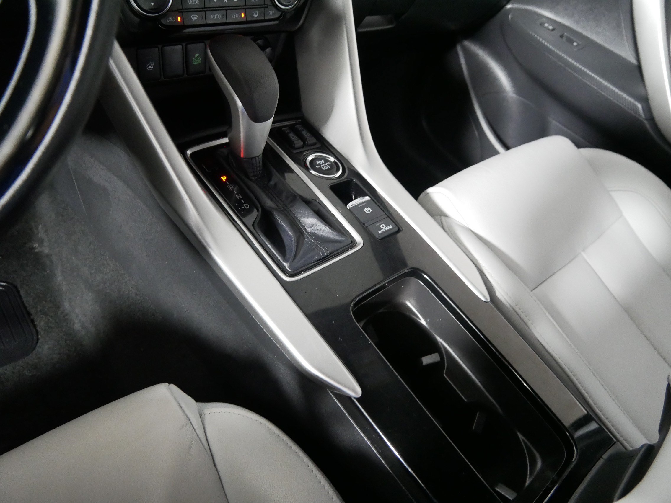 Used 2025 Mitsubishi Eclipse Cross SEL AWD/4WD image 24