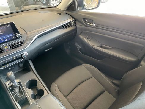 Used 2025 Nissan Altima 2.5 SV image 34