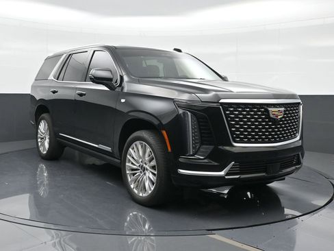 Certified 2025 Cadillac Escalade Premium Luxury AWD/4WD image 4