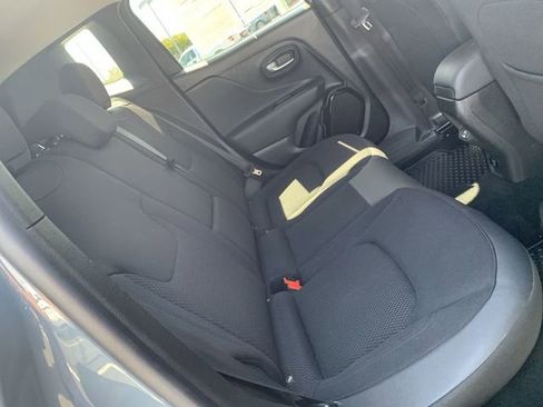 Used 2018 Jeep Renegade Altitude w/ Safety & Security Group AWD/4WD image 12