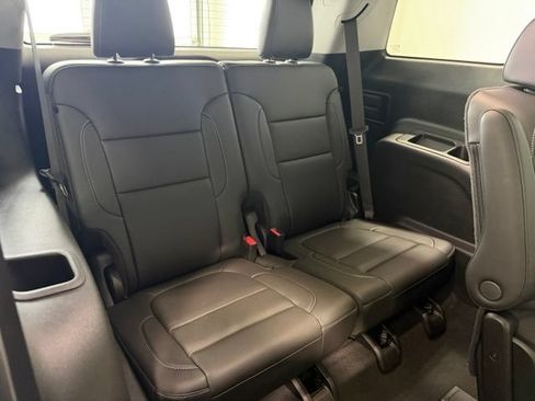 Used 2023 GMC Acadia SLT AWD/4WD image 26