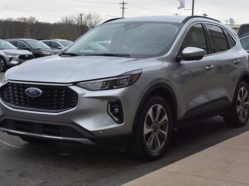 Used 2023 Ford Escape Platinum image 12