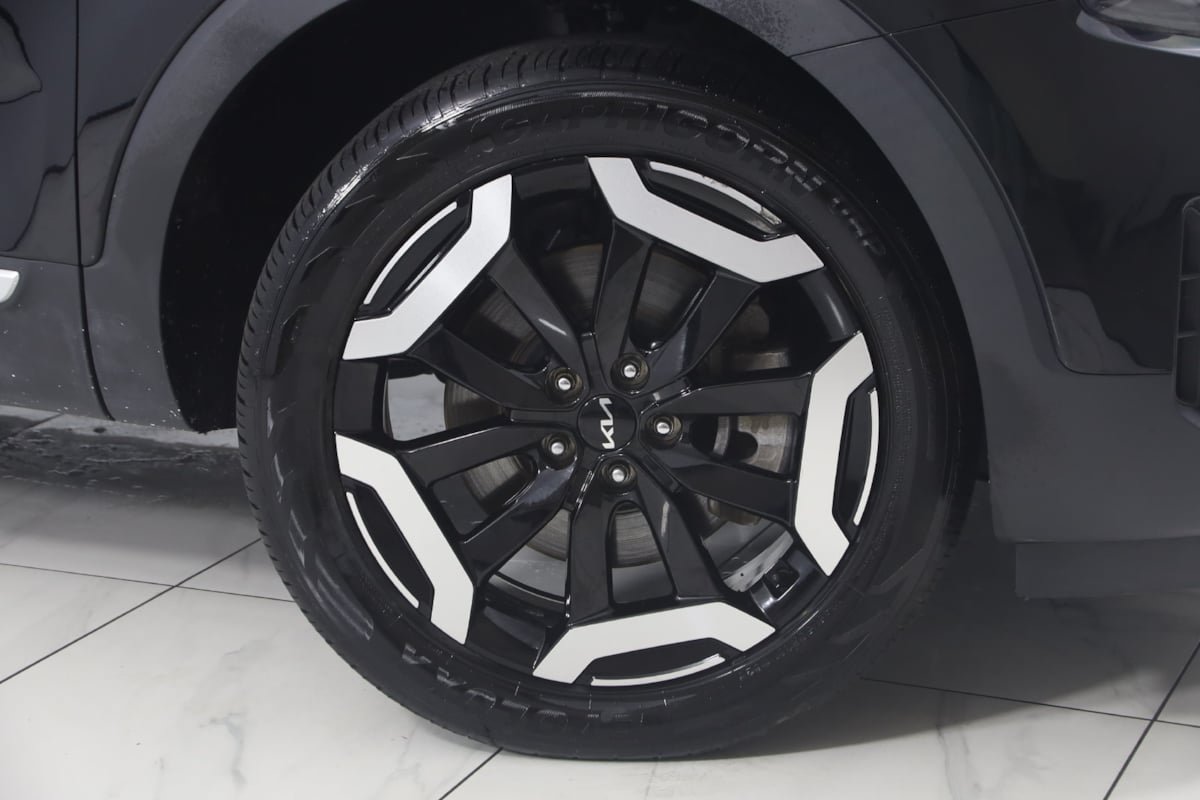 Used 2024 Kia Telluride EX w/ EX Captain's Chair Package FWD image 17