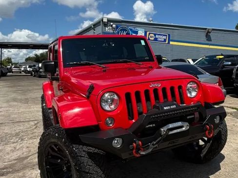 Used 2015 Jeep Wrangler Unlimited Sahara w/ Connectivity Group AWD/4WD image 1