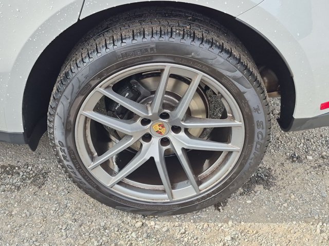 Used 2023 Porsche Macan AWD/4WD image 14