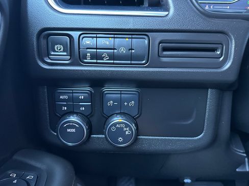 Used 2024 Chevrolet Tahoe Z71 AWD/4WD image 29